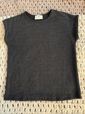 Betsey's Boutique Shop Ribbed Sleeveless Knit Top - Charcoal